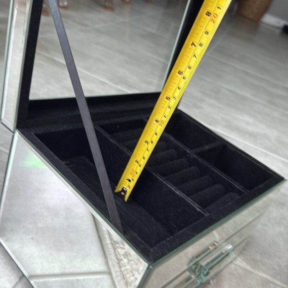 Tahari 2-Drawer, See-Thru Top, 24 Rings, 3 Top Compartment, Mirrored Jewelry Box - Picture 15 of 16